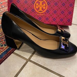 Neverbeenworn Tory Burch heels, gigi 55mm round toe pump calf leather silk suede